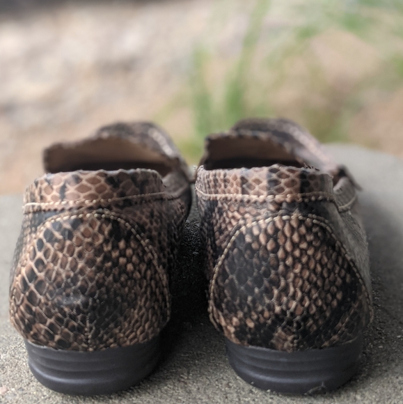 Baretraps Posture Plus+ "Ownah" brown/black leather snakeskin flats/loafers sz 7 - Picture 8 of 11